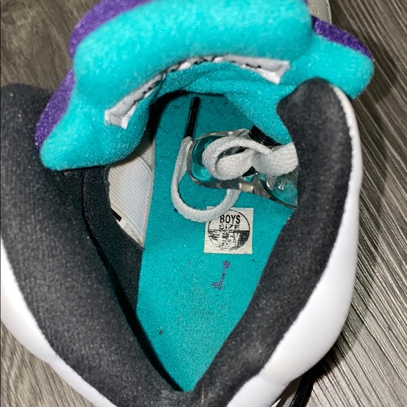 Nike Air Jordan 5 Retro Grapes - Picture 4 of 4